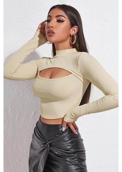 Kadın Ekru Göğüs Dekolteli Uzun Kollu Cut Out Crop Top Bluz