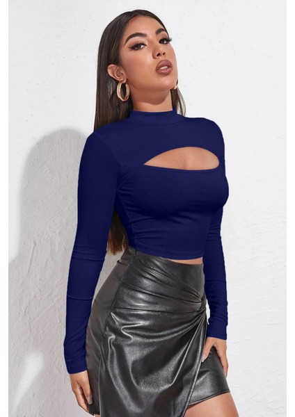 Kadın Lacivert Göğüs Dekolteli Uzun Kollu Cut Out Crop Top Bluz