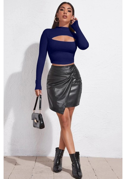 Kadın Lacivert Göğüs Dekolteli Uzun Kollu Cut Out Crop Top Bluz