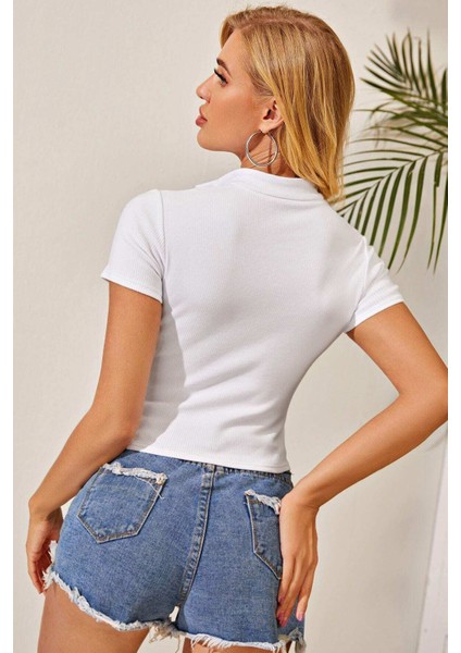Kadın Beyaz Yarım Fermuarlı ve Kısa Kollu Crop Top Bluz