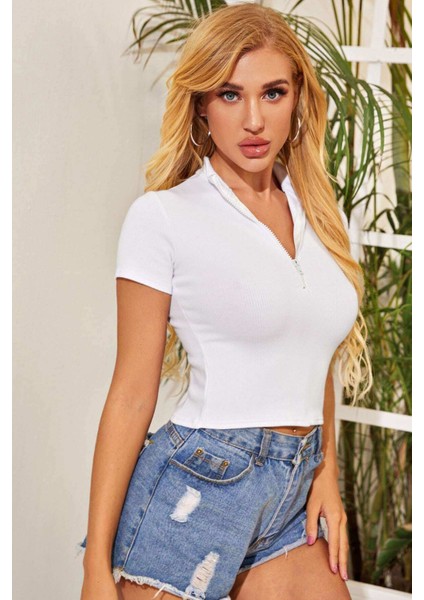 Kadın Beyaz Yarım Fermuarlı ve Kısa Kollu Crop Top Bluz