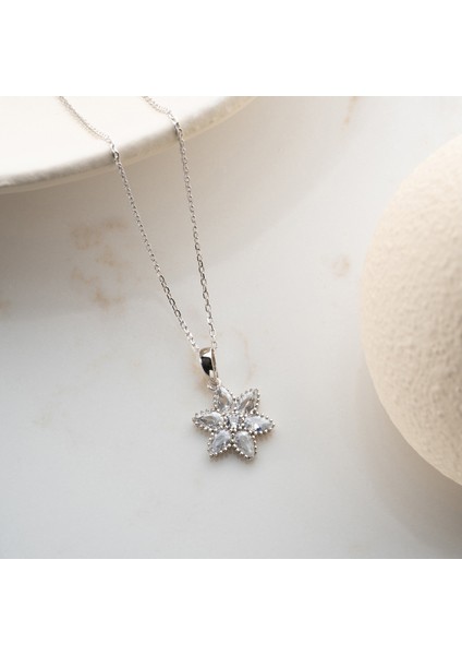 925 Ayar Gümüş Damla Taşlı Çiçek Kolye fiyatları