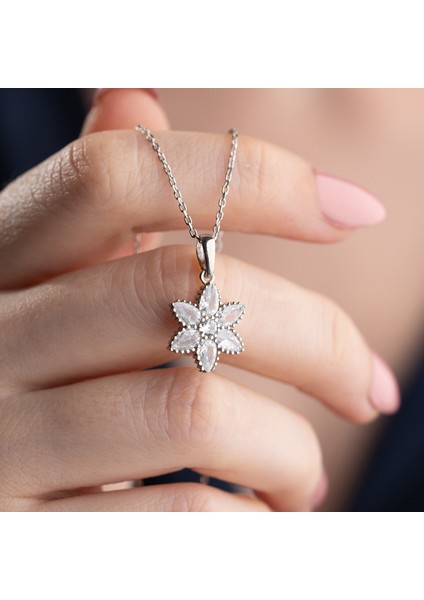 925 Ayar Gümüş Damla Taşlı Çiçek Kolye modelleri