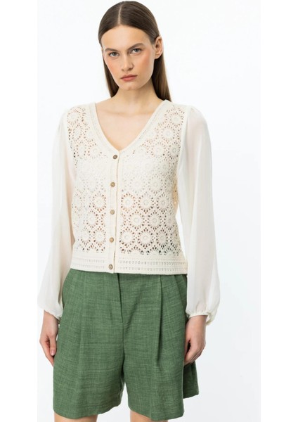 56608 Onteks Dantelli Düğmeli Kolları Tül Bluz fiyatları