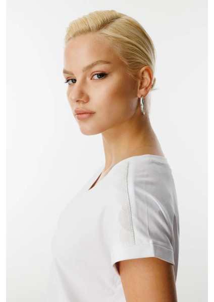 51416 Onteks V Yaka Omuzu Taşlı Fırfır Dty. Bluz fiyatları