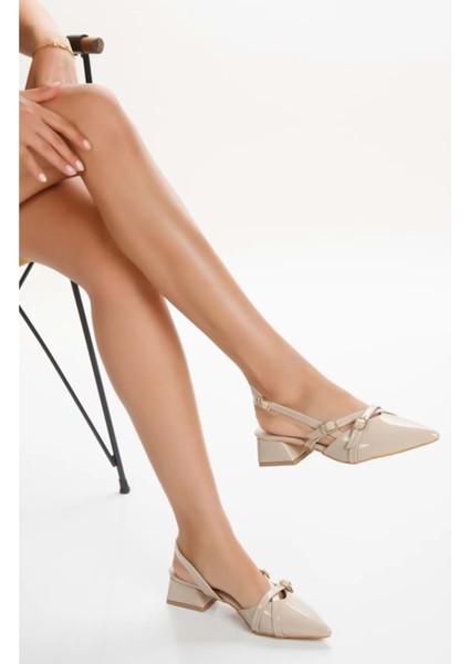 Feles Toka Detaylı Kısa Topuklu Arkası Açık Kadın Babet Ayakkabı