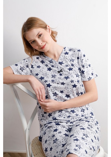 Büyük Yıldız Desenli Kısa Kol Kapri Pijama Takımı