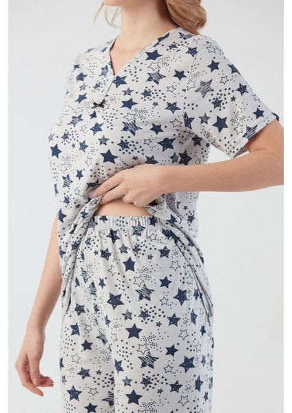 Büyük Yıldız Desenli Kısa Kol Kapri Pijama Takımı indirimleri
