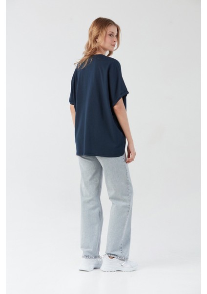 Yazı ve Fiyonk Nakışlı Oversize Tişört fırsatları
