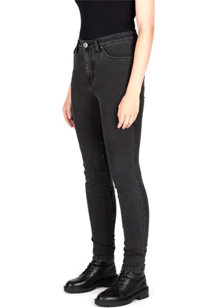 Colton Skinny-Fit Korumalı Denim Kadın Motosiklet Pantolonu (Kısa Bacak) Koyu Gri indirimleri