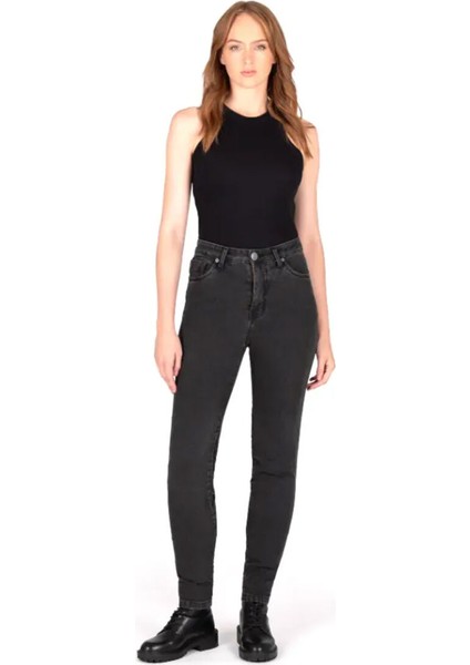 Colton Skinny-Fit Korumalı Denim Kadın Motosiklet Pantolonu (Kısa Bacak) Koyu Gri fiyatları