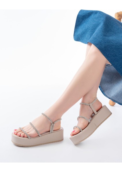 861-1008 Bej Gümüş Taşlı Dolgu Topuklu Kadın Sandalet