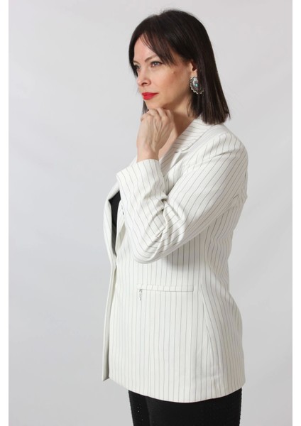 1906 Beyaz Çizgili Fermuarlı Cep Aksesuarlı Kadın Büyük Beden Blazer Ceket