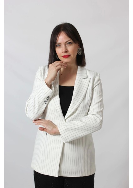 1906 Beyaz Çizgili Fermuarlı Cep Aksesuarlı Kadın Büyük Beden Blazer Ceket