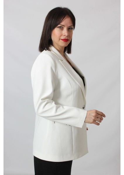 1904 Beyaz Fermuarlı Cep Aksesuarlı Kadın Büyük Beden Blazer Ceket