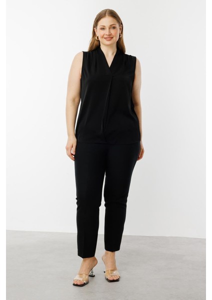 V Yaka Saten Siyah Kadın Bluz 3562-2Y5 fırsatları