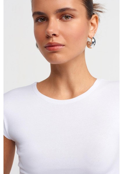 Kısa Kollu Beyaz Kadın Crop 30528-2Y5 modelleri