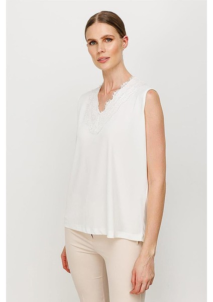 Yakası Tül Detaylı Siyah Kadın Bluz 30174-2Y5 fiyatları