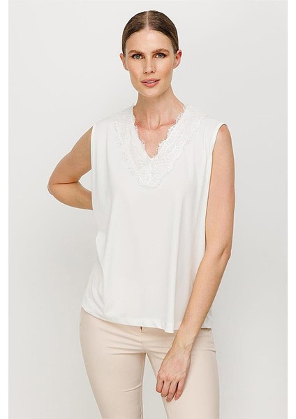 Yakası Tül Detaylı Siyah Kadın Bluz 30174-2Y5 modelleri