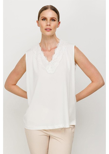 Yakası Tül Detaylı Siyah Kadın Bluz 30174-2Y5 fırsatları