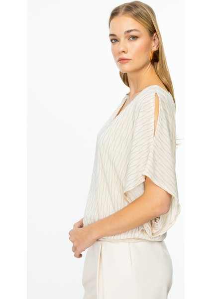 V Yaka Simli Kumaş Krem Kadın Bluz 51344-2Y5 modelleri