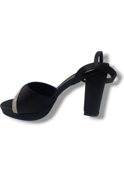 363-25 Üçgen Bant Taşlı Yüksek Topuk Kadın Sandalet modelleri