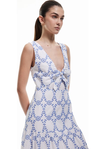 Pamuklu Arkası Pencere Detaylı V Yaka Uzun Çiçekli Fistolu Brodeli Elbise fiyatları