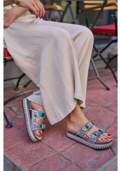 Siyah Kadın Taş ve Boncuk Detaylı Tokalı Platform Terlik fırsatları