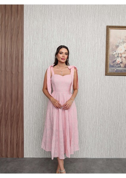 Pembe Nakış Işlemeli Elbise