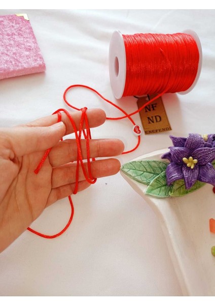 ENEFENDİ 4 Metre Floş Ip Sıçan Kuyruğu Kalınlığı 2mm Kırmızı Bileklik Takı Hediyelik Ipi ve 10 Love Boncuk fırsatları