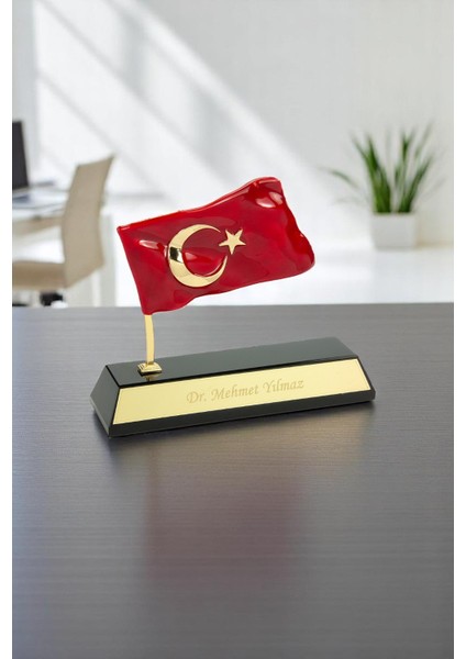 Kutulu Türk Bayraklı Metal Kişiye Özel Masaüstü Isimlik fiyatları