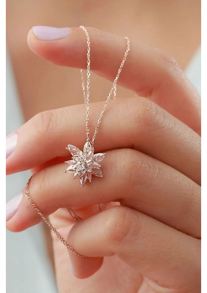 Çekmeceli Kutuda Rose Lotus Çiçeği Kolye