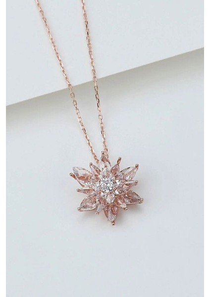Çekmeceli Kutuda Rose Lotus Çiçeği Kolye