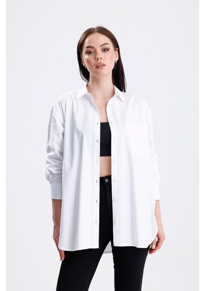 Kadın Beyaz Oversize Likralı Pamuklu Cepli Uzun kol gömlek