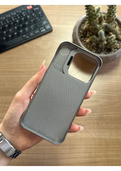 iPhone 15 Pro Standlı Karbon Kılıf SOOCASE624