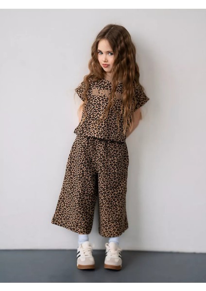 Kız Çocuk Pamuklu Kahverengi Leopar Desenli Takım - Kısa Kollu T-Shirt ve Bol Paça Pantolon