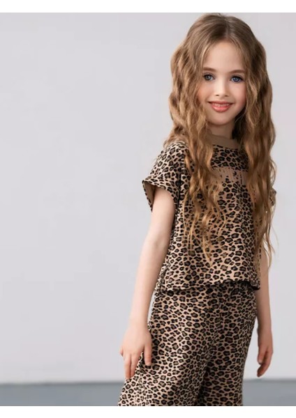 Kız Çocuk Pamuklu Kahverengi Leopar Desenli Takım - Kısa Kollu T-Shirt ve Bol Paça Pantolon