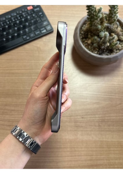 iPhone 16 Pro Standlı Karbon Kılıf SOOCASE624