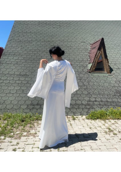 Uzun Kuşaklı Inci Detaylı Beyaz Saten Elbise fiyatları