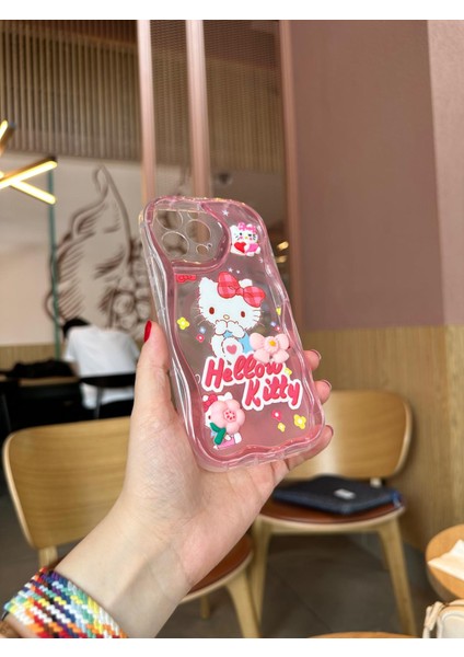 iPhone 13 Pro Max Çizgi Film Figürlü Kabartmalı Pembe Telefon Kılıfı