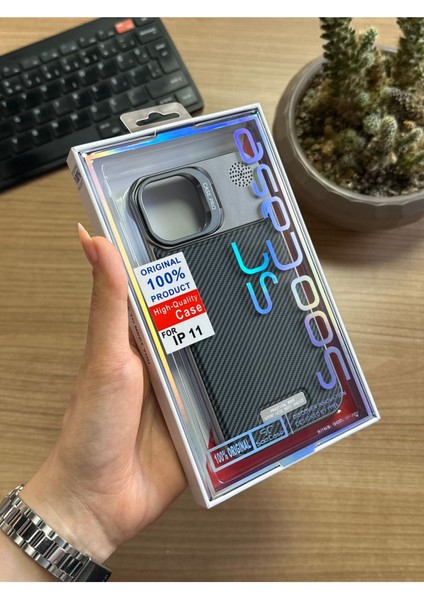 iPhone 11 Standlı Karbon Kılıf SOOCASE624