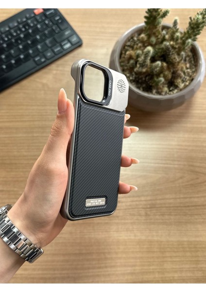 iPhone 13/14 Standlı Karbon Kılıf SOOCASE624
