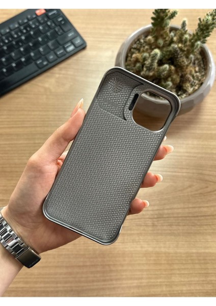 iPhone 13/14 Standlı Karbon Kılıf SOOCASE624