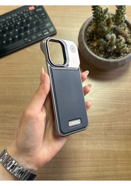 iPhone 15 Standlı Karbon Kılıf SOOCASE624