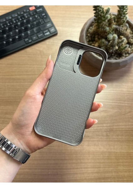 iPhone 15 Standlı Karbon Kılıf SOOCASE624