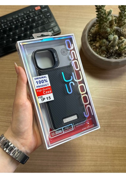 iPhone 15 Standlı Karbon Kılıf SOOCASE624