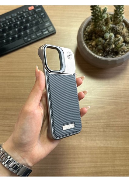 iPhone 16 Pro Standlı Karbon Kılıf SOOCASE624