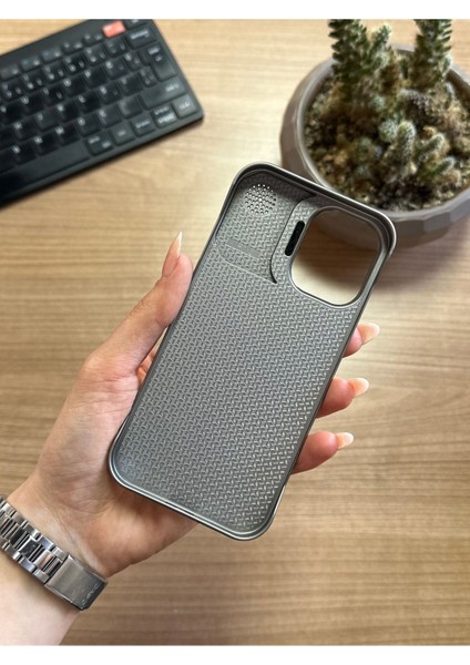 iPhone 16 Pro Standlı Karbon Kılıf SOOCASE624