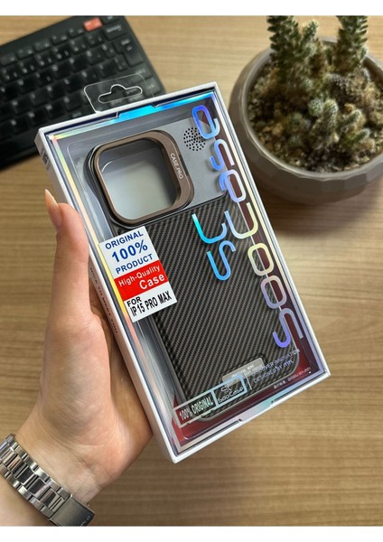 iPhone 15 Pro Max Standlı Karbon Kılıf SOOCASE624