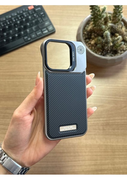 iPhone 15 Pro Standlı Karbon Kılıf SOOCASE624